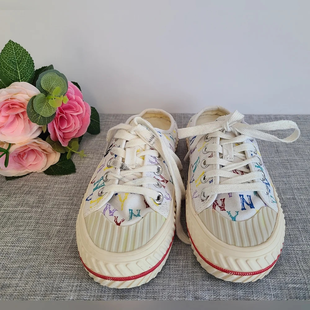 MLB Play Ball Shoes Woman’s Size 6.5 US, Mule‎ Monogram NY Yankees White